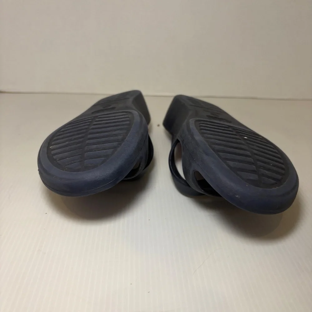 Crocs Patricia Sandals Size W8 Navy And Lavender Slip On Strap Hippy Grannycore